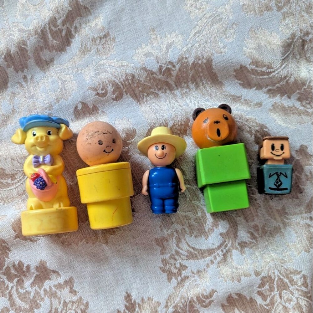 Vintage 70s 80s Toys Fisher Price Little People figurines, lot of 5 toys